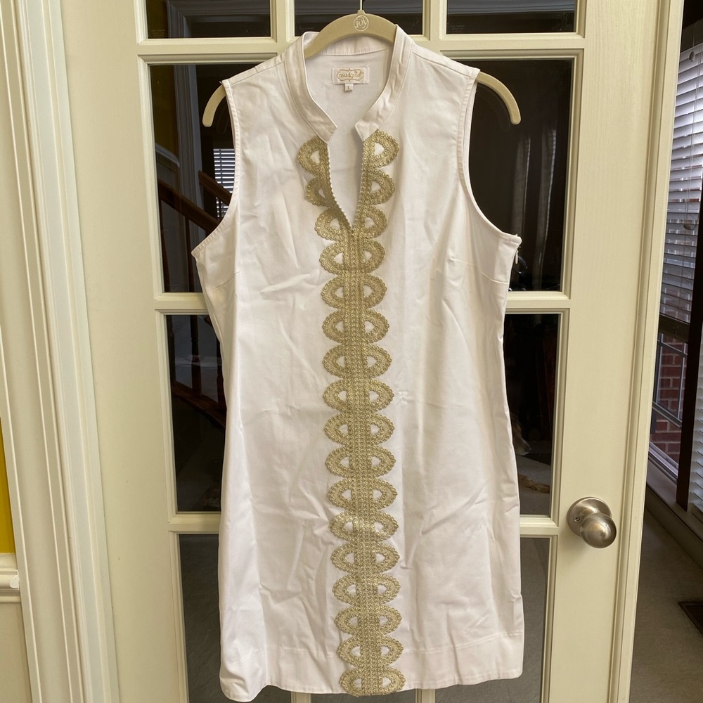 White summer sleeveless dress